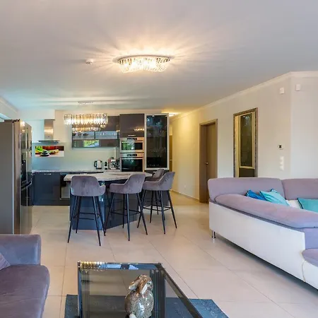 Apartment Admiral Luxury Iv Apartman By Bltn *